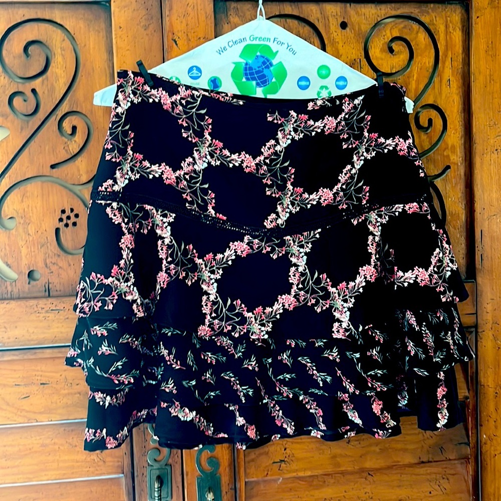 Fun flare skirt I fit in size 2-6 for all White House black market skirts